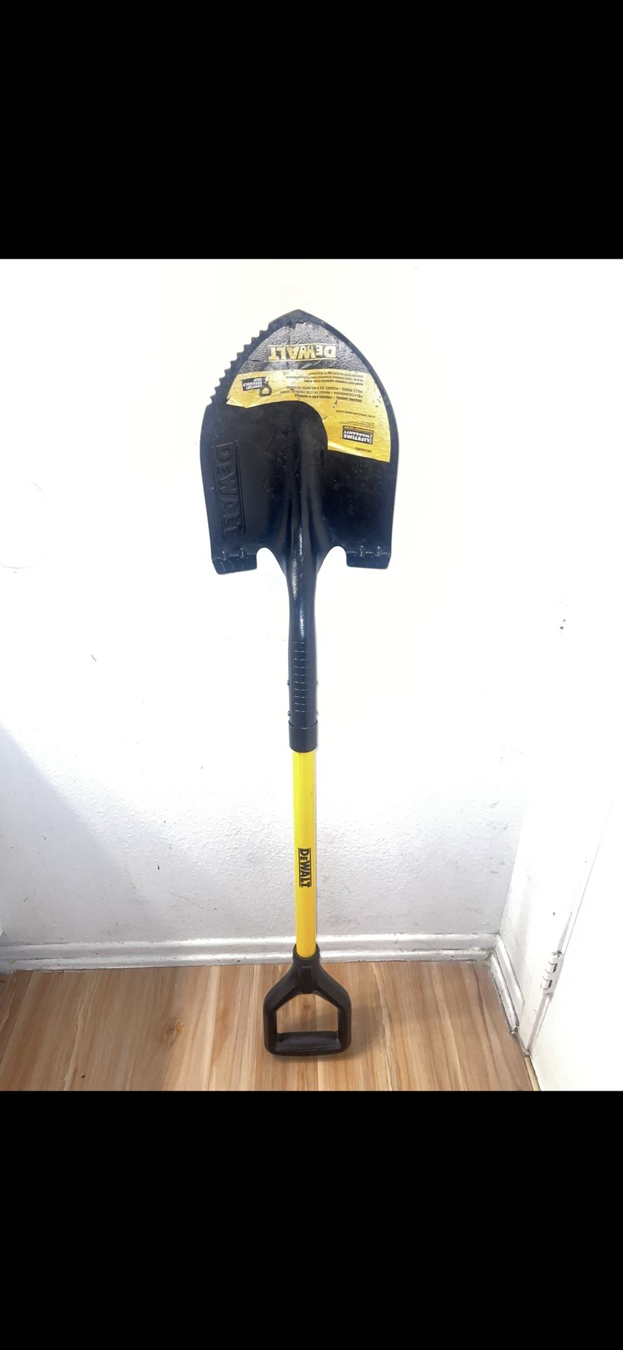 Dewalt 32 In Fiberglass D-Handle Digging Shovel New