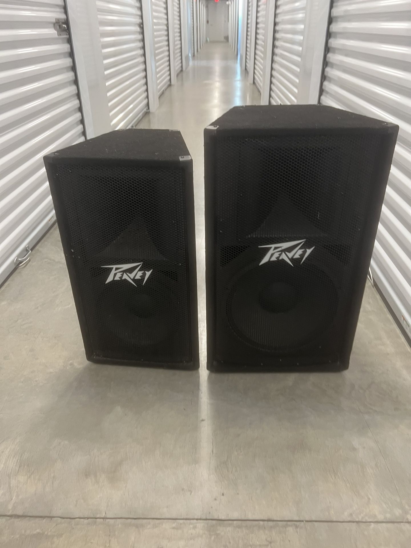 Peavey PV® 115 2-Way Speaker used in good condition however it’s missing the back crossover panel. The crossover was bypassed and I can still test the
