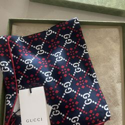 Gucci pocket Square 