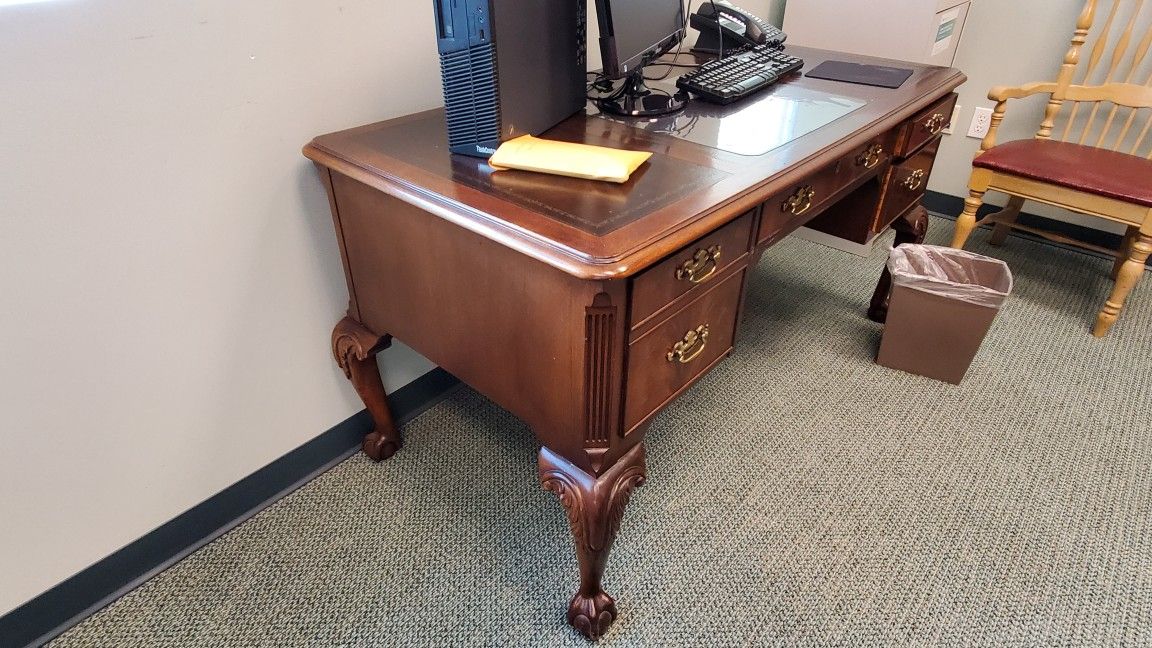 FREE Elegant Executive Office Desk (Pending Pickup)