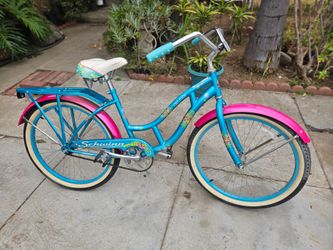 Girls’ Schwinn Del Mar Cruiser Bike In Great Condition !