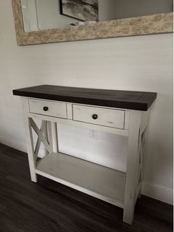 ******White Foyer Table****