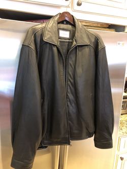 Men’s black leather jacket. Like new size XL