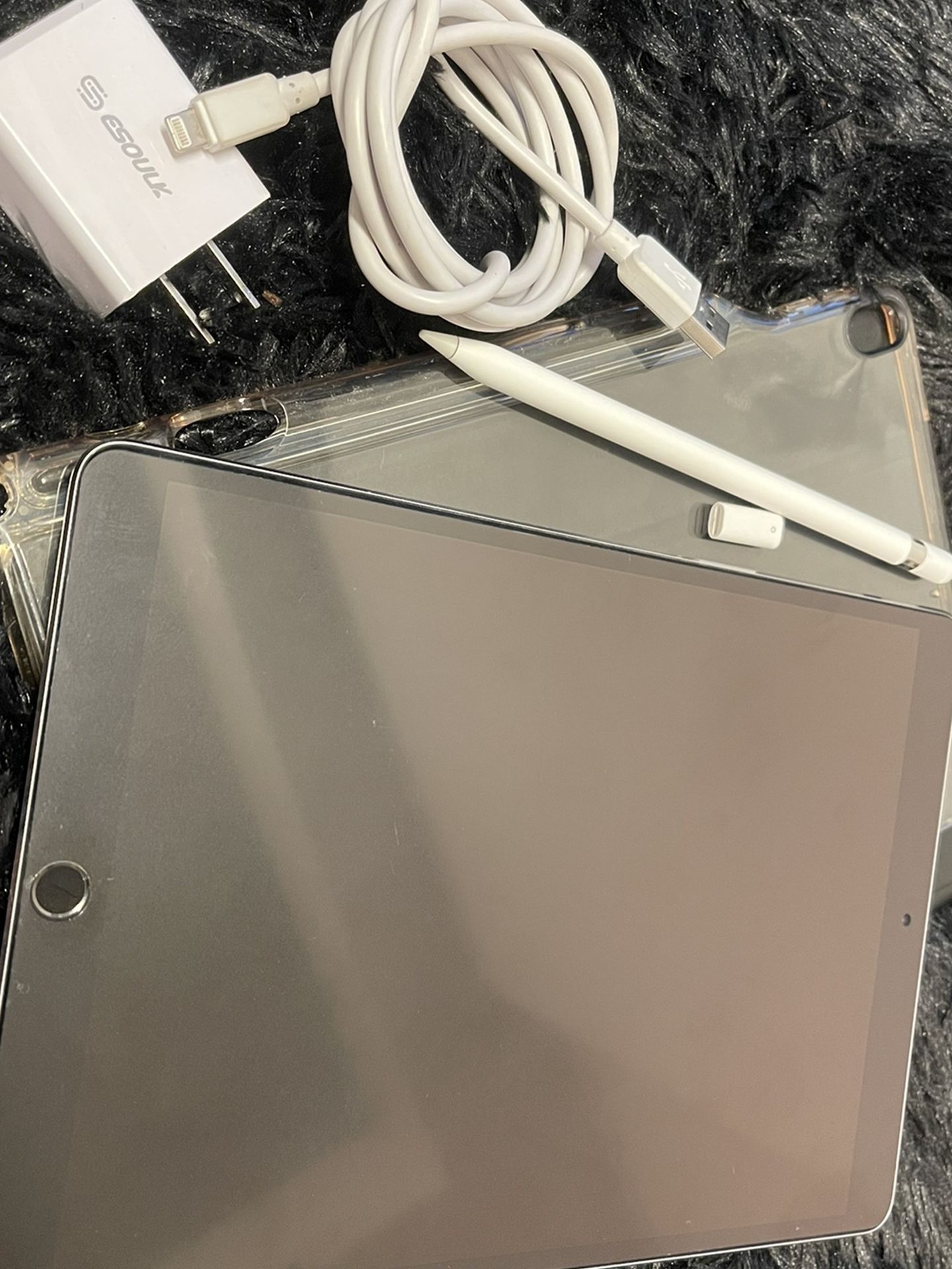 iPad Pro (10.5-inch)- Space Gray 64gb 2nd gen (2017) 10.5” WiFi + 1st generation Apple Pen