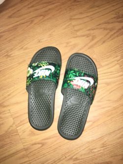 womens nike slippers size 7