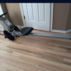 Rowing Machine / Sunny Health Fitness Rower, Fully Functional And Foldable 