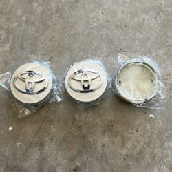 3 Pcs Toyota Wheel Center Hub Caps Chrome 62 mm. Must Pick Up!