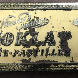 Vintage 1940's Gold Colored Tin Box From Amsterdam Tjoklat-Fabriek N.V.-11x4x2”