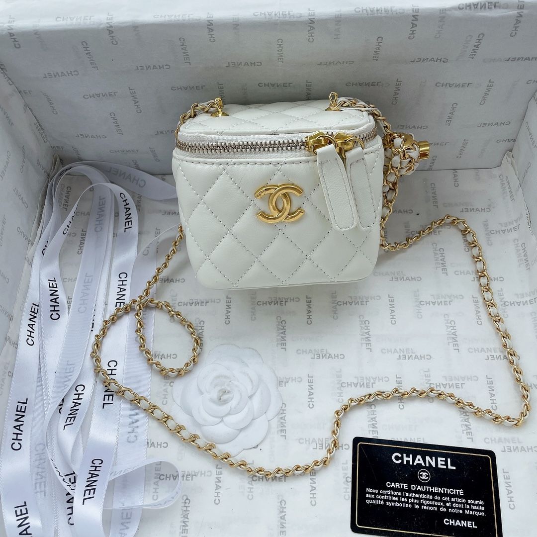 𝐂𝐡𝐚𝐧𝐞𝐥 woven gold ball-shaped small-sized purse