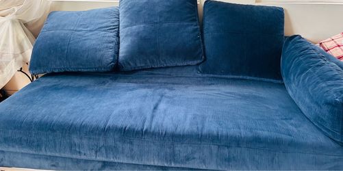 Elegant Z Gallery Sofa - Like