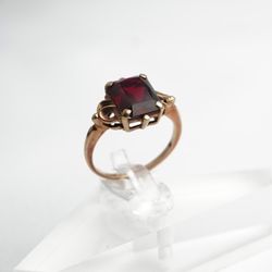 10K Yellow Gold Ruby Ring US Size 6.25
