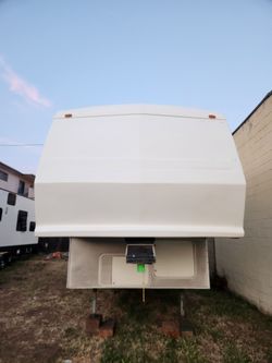 2005 33 foot 5th wheel forest river