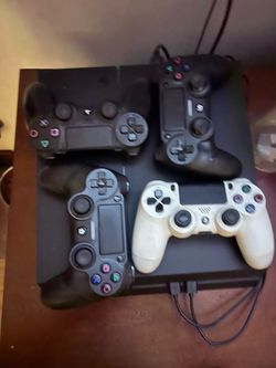PlayStation 4 W games and Controllers
