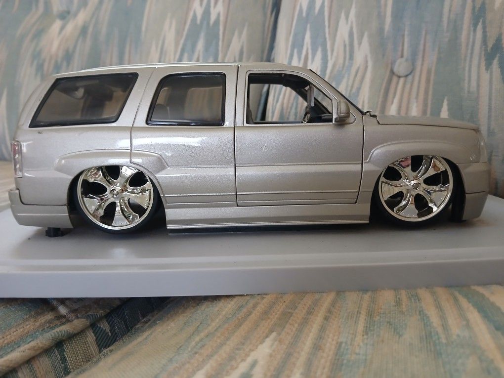 Toy Die-Cast SUV