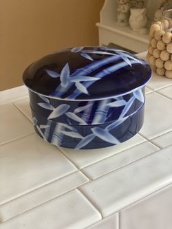 Beautiful  Blue and White Oriental  Dish Set - Excellent Condition