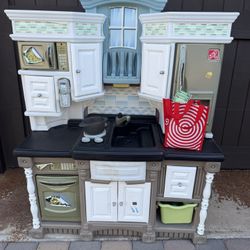 Kitchen Set For Kids With Lots Of Accessories 