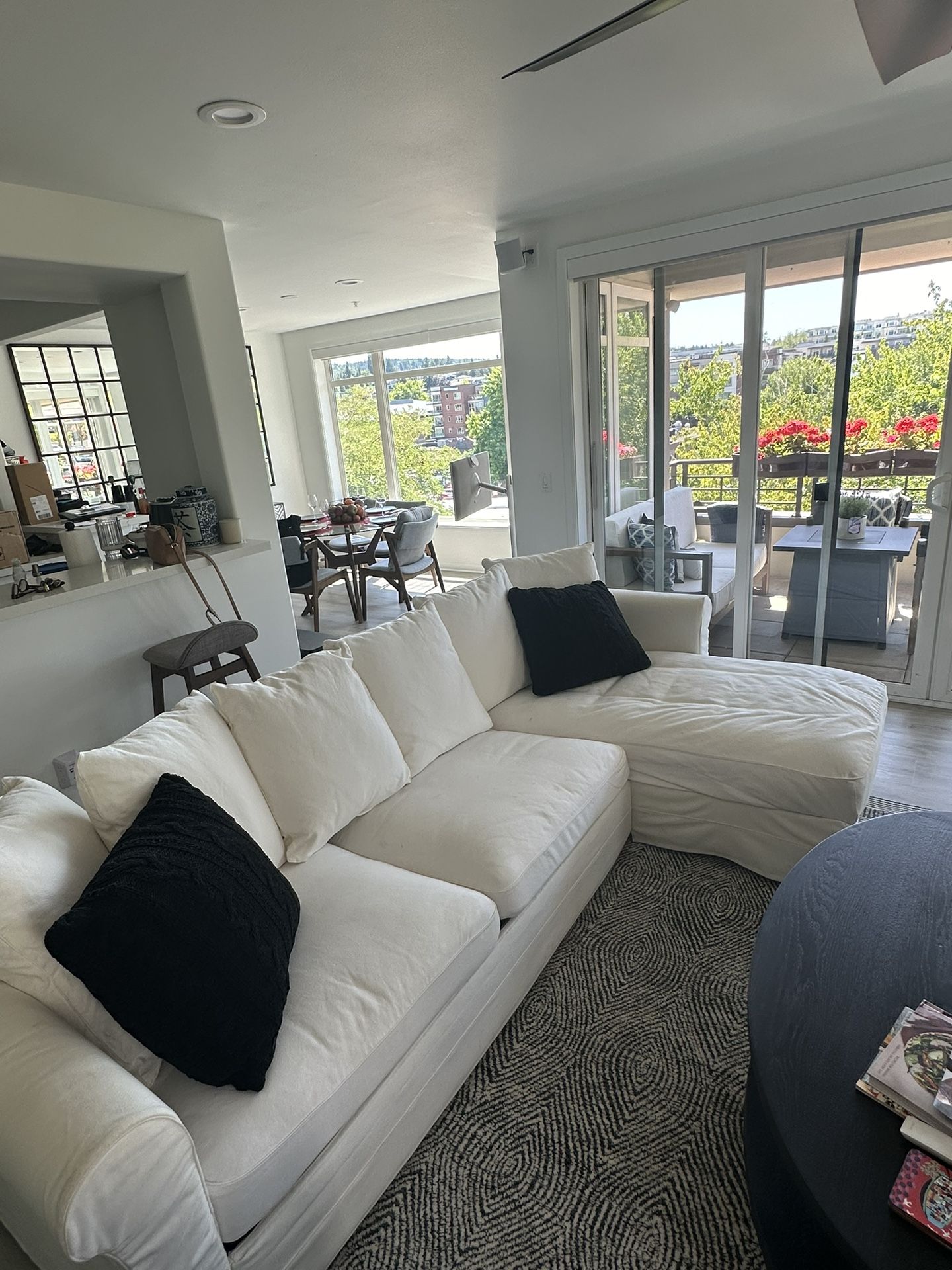 Perfect Like New, Recently Professionally Cleaned, 3 Seat Sofa Sectional Couch w/ Chaise and Pull Out Sleeper