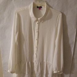 VINCE CAMUTO Women's Solid White blouse bottom embroidery Tunic Size L  Made In India 100% Polyester It has 9 buttons covered With The Same Material.