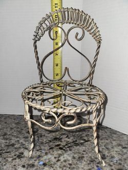 KIRKLAND HOMES CHILDRENS DOLL METAL WIRE BISTRO CHAIR 10-1/2 INCHES TALL