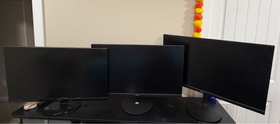3 Acer monitors