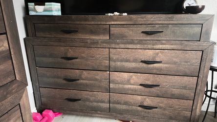 Dresser set