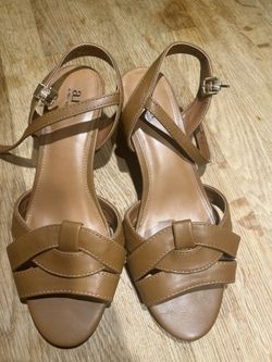 Woman’s Size 8 Shoes