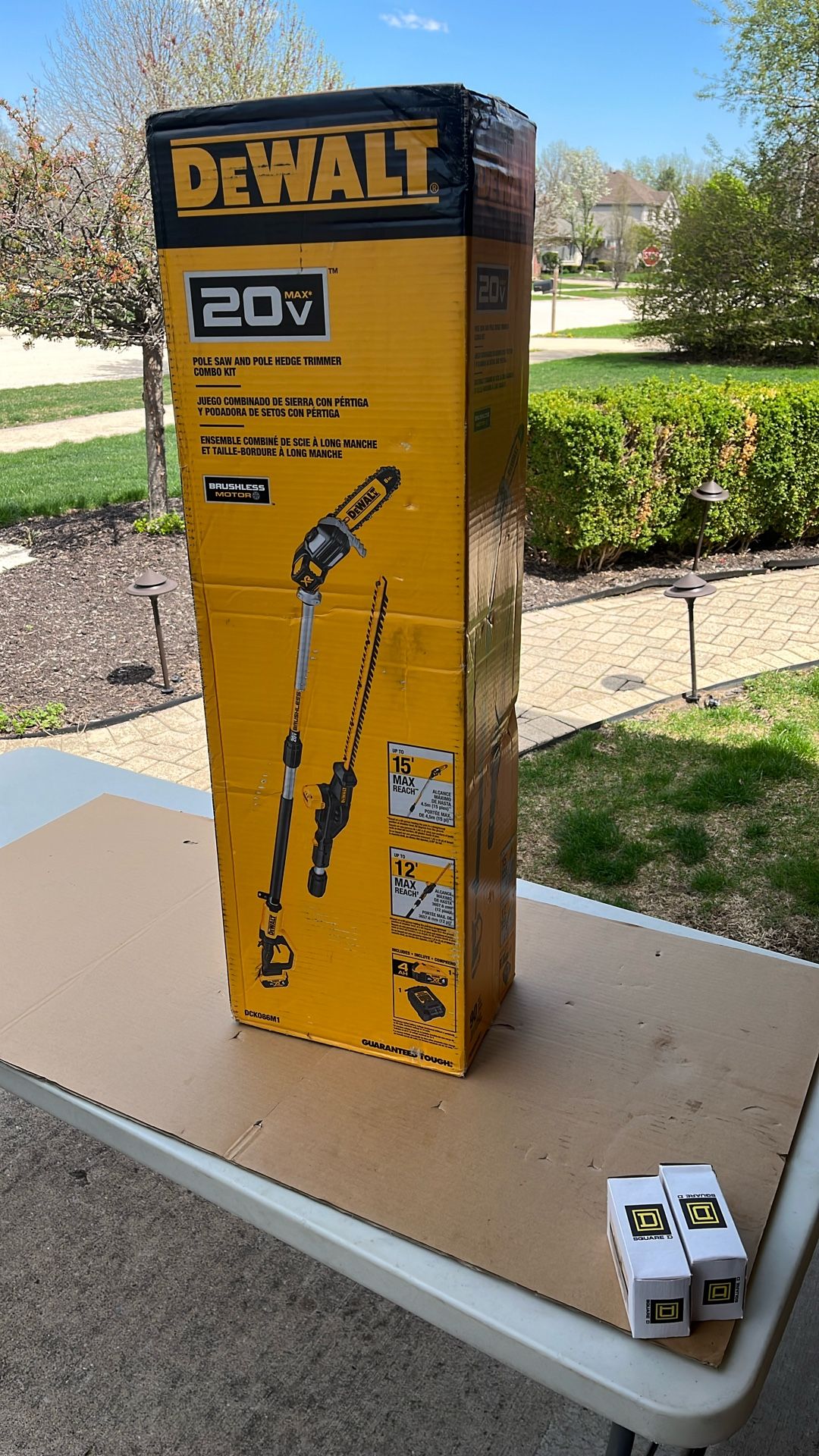 DEWALT DCK086M1 Pole Saw/Hedger Combo