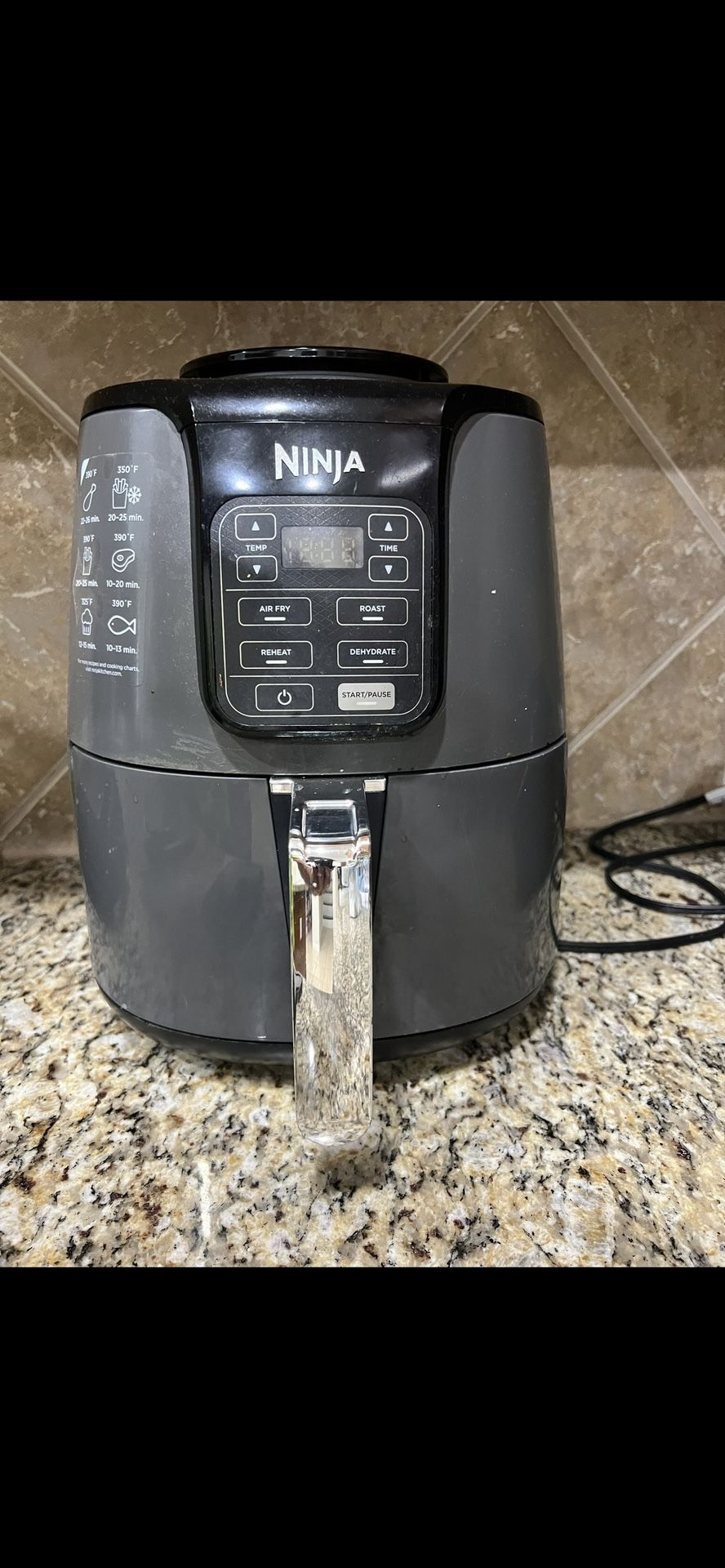 Ninja AF101 Air Fryer that Crisps, Roasts, Reheats, & Dehydrates, for Quick, Easy Meals, 4 Quart Capacity, & High Gloss Finish, Grey