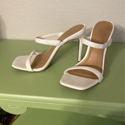 Womens Size 5 1/2 White Heels 
