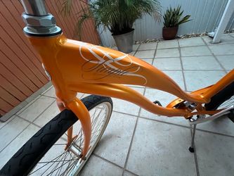 Simple by Giant women’s beach cruiser