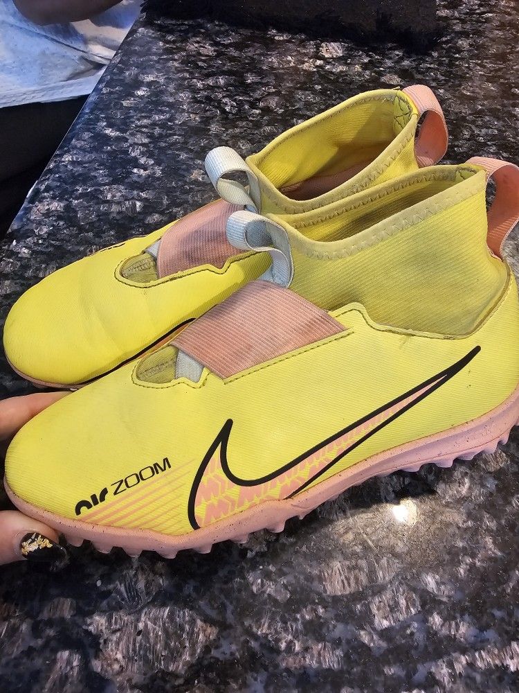 Indoor Soccer Cleats 4.5Y