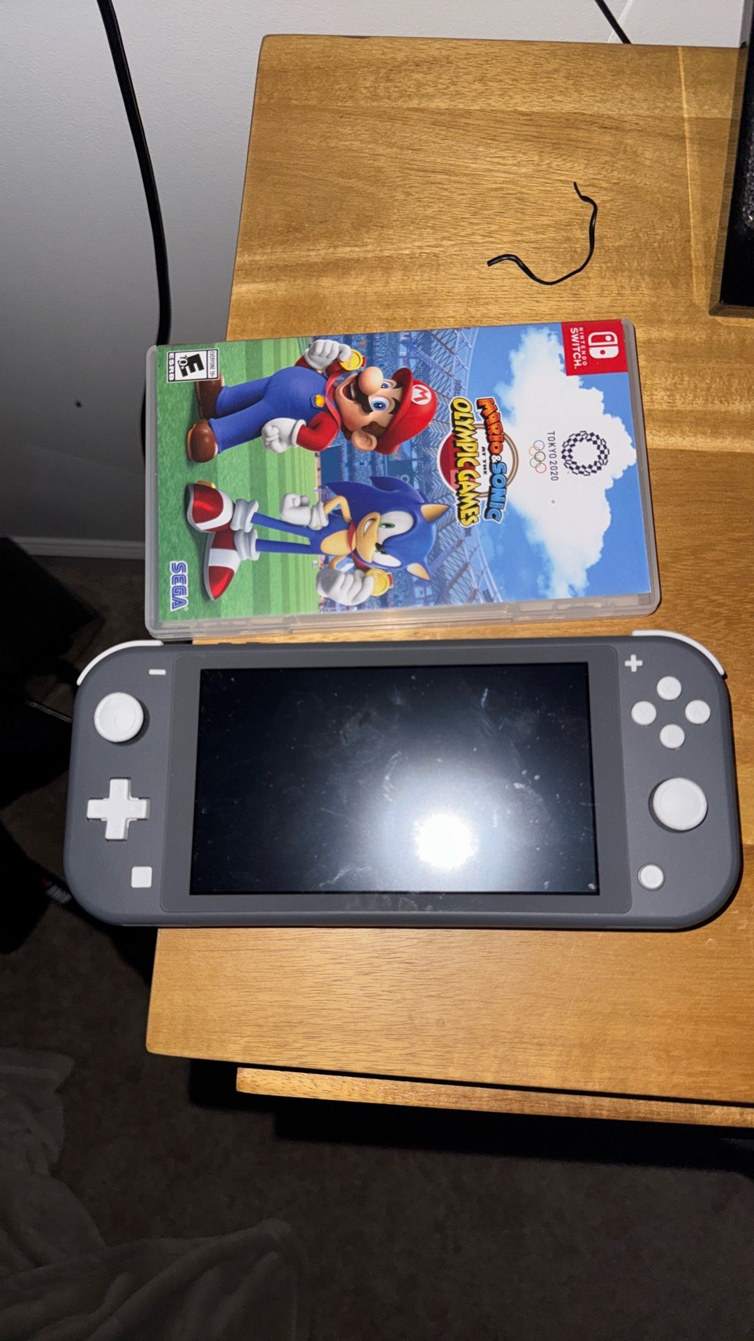 Nintendo Switch Lite. Comes With Game