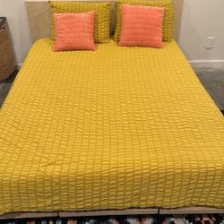 QUEEN SIZE BED