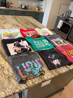 Men’s Large Short Sleeve Shirts $10 Each