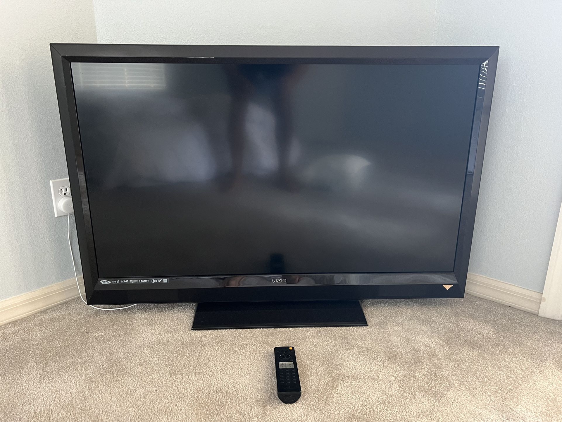 Vizio LCD TV with Remote (Great Condition) - 50 Inch 