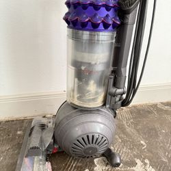 Dyson vacuum (used)