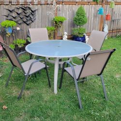 Patio Table With 4 Stackable Chairs 