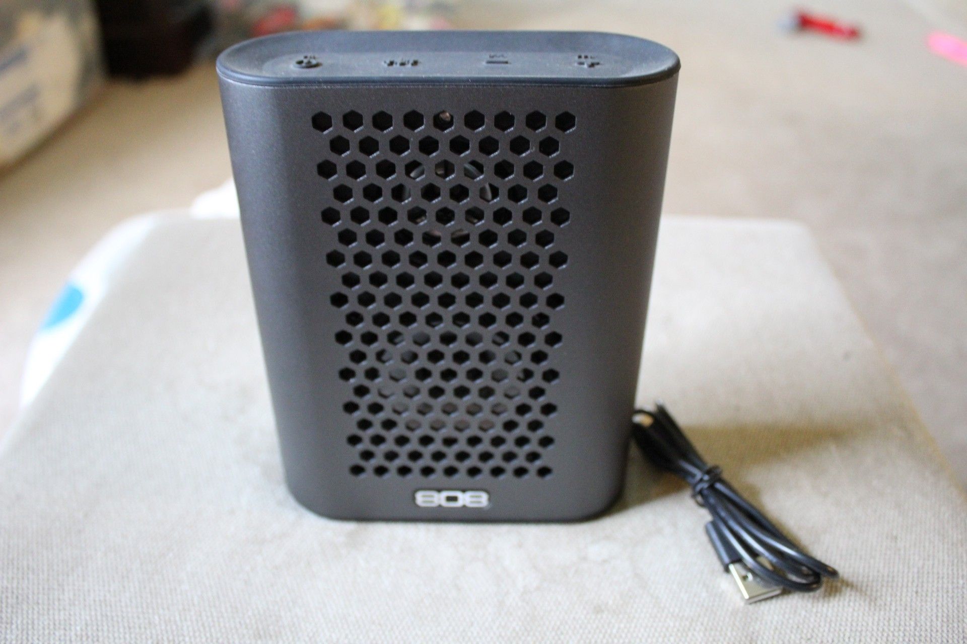 Very nice bluetooth speaker "808" model sp450 w/charging cord