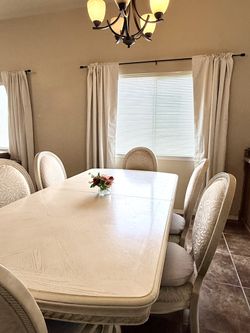 Se vende comedor de madera fina