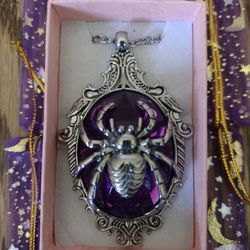 Gothic Beautiful Spider Cameo Pendant Necklace