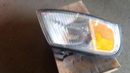 Altima 98-99 right coner light