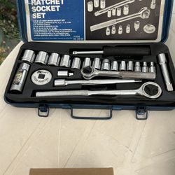 22pc Ratchet Socket Set