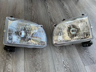 2001-2004 Toyota Tacoma Headlight Assemblies