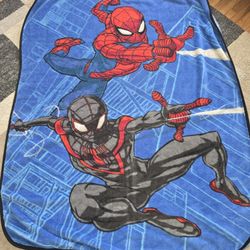 Soft fleece approx 63×70 twin XL spiderman marvel heavy blanket Parma pu smoke free home. CLEAN 