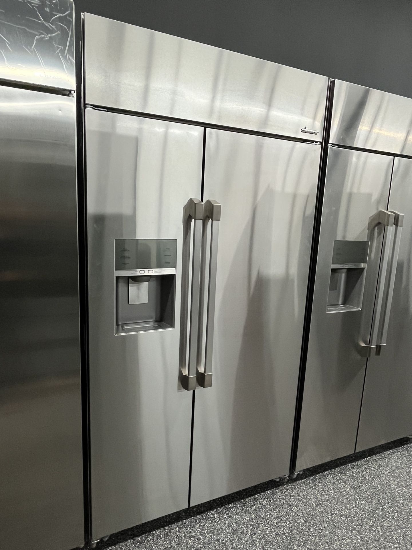 Dacor Side By Side 42 Inch Counter Depth Built In Refrigerator 
