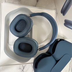 AirPods Max USB-C sky blue