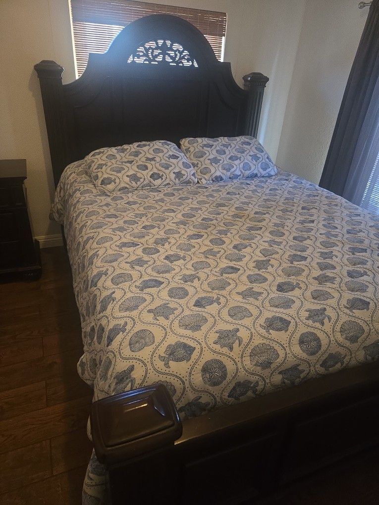 Queen Bedroom Set