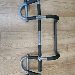 Doorway chin-up pull-up bar
