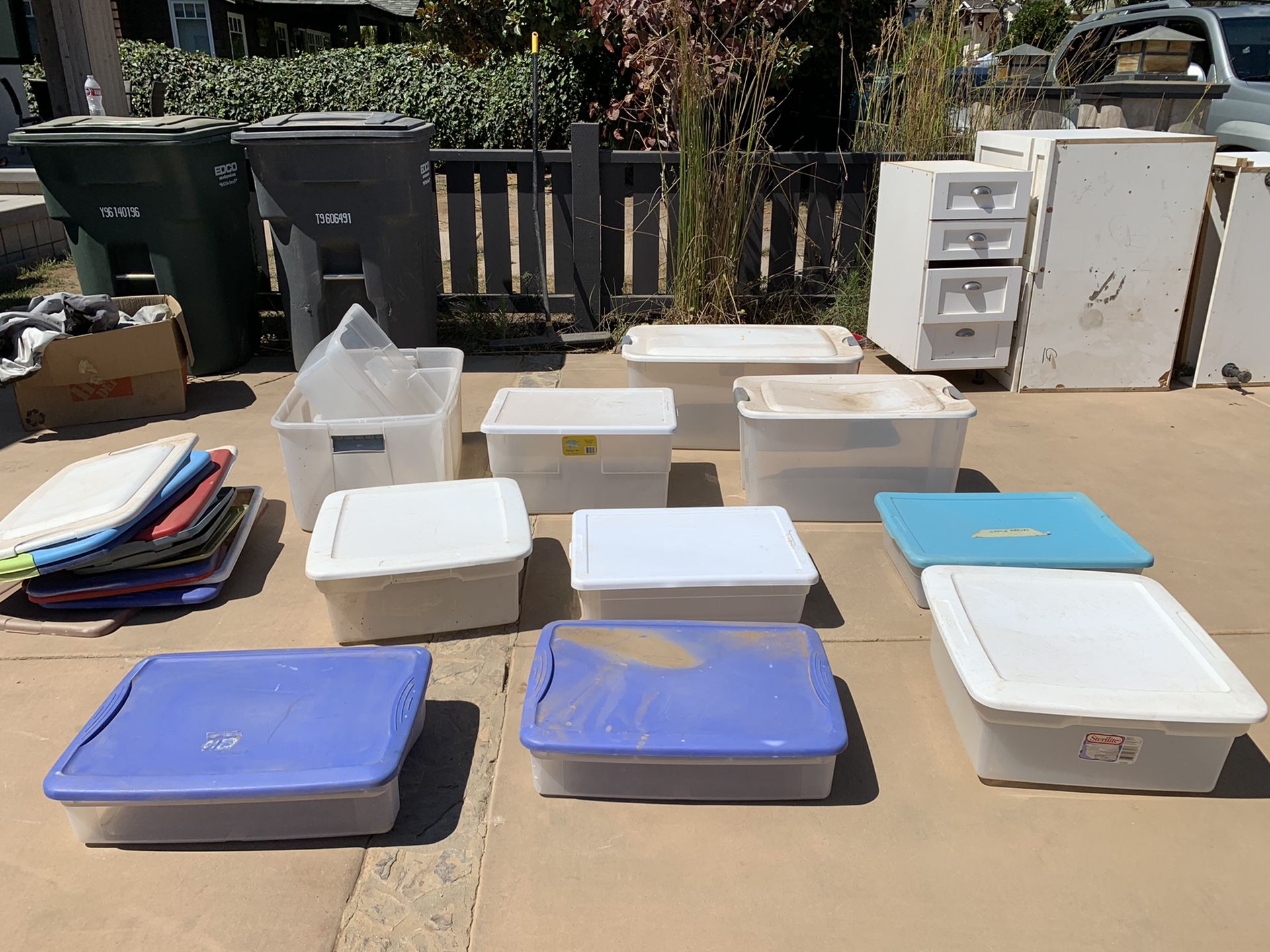 9 Storage containers - various sizes
