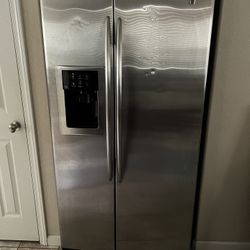 Refrigerator 
